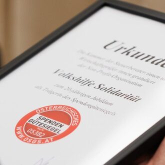 Urkunde für 20 Jahre Österreichisches Spendengütesiegel, verliehen an die Volkshilfe Solidarität