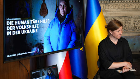 Präsentationsfolie zur humanitären Hilfe der Volkshilfe in der Ukraine bei der Veranstaltung in der ukrainischen Botschaft in Wien.