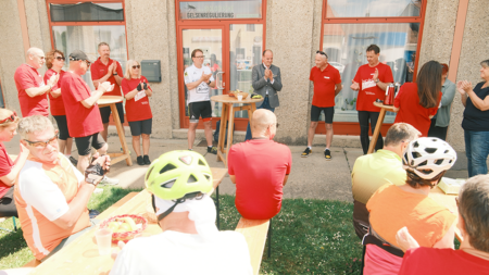 Bundesrat Martin Peterl und Landtagsabgeordneter René Zonschits bei der Tour de Chance 2026 in Hohenau an der March.