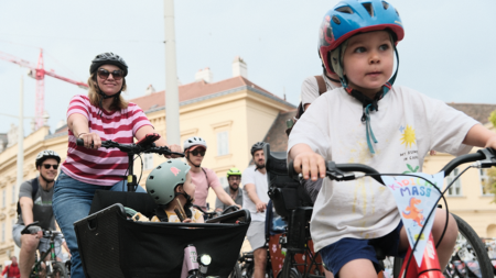 Kinder und Familien radeln gemeinsam bei der Kidical Mass und der Tour de Chance 2026 durch Wien.